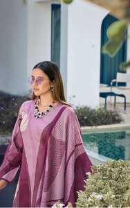 Ensemble Kurta Pantalon Droit Brodé de Créateur avec Dupatta à Imprimé Floral Numérique pour Tenue de Soirée Élégante - Product Image 4