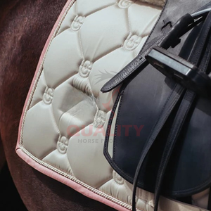 Tapis de selle anglais matelassé doux et respirant, la conception confortable et durable offre un soutien doux pour le cheval, idéal pour l'entraînement à l'équitation - Product Image 6