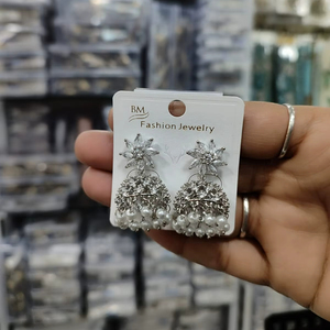 Pendientes de Araña Jhumka con Diamantes Americanos, Chapados en Oro, Estilo Étnico, para Niñas, para Bodas y Otras Ocasiones, con Material Principal de Aleación de Circonio - Product Image 1