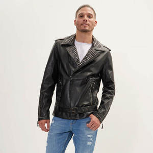 Nouvelle veste en cuir d'agneau cloutée à capuche coupe-vent noire de style streetwear pour homme, design faucon, pour l'hiver - Product Image 5