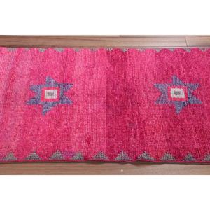 พรมวินเทจ Herki ขนาดเล็ก 2.6x9 ฟุต (80x273 ซม.) พรมลายเรขาคณิตสีชมพูแบบตุรกี - Product Image 3