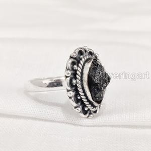 Joyería de piedra en bruto, anillo de mujer, piedra preciosa de turmalina negra cruda Natural, piedra natal de octubre, anillo bohemio, anillo de Plata de Ley 925 - Product Image 2