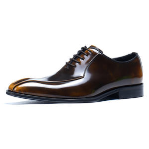 Chaussures habillées brodées avec un motif unique et une semelle antidérapante, chaussures habillées pour hommes, chaussures en cuir - Product Image 1