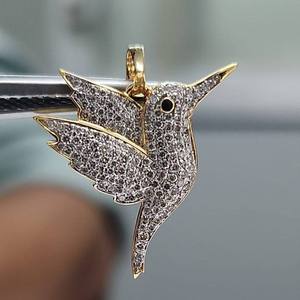 Colgante de Lujo de Colibrí con Moissanita y Baño de Oro de 18K sobre Plata de Ley, Joyería Hip Hop (Cercano al producto) - Product Image 6
