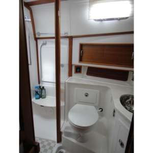 Barco deportivo fluvial de aluminio y fibra de vidrio Sabre 48 Salon Express 2018 para patrullaje, pesca y transporte, con soldadura de alta calidad. - Product Image 4