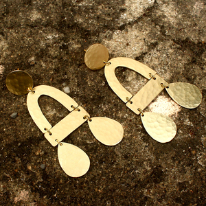 Pendientes Colgantes Minimalistas de Latón Martillado, Chapados en Oro de 18k, Diseño Geométrico Atrevido, Hechos a Mano, Joyería de Moda para Mujer, para Fiestas - Product Image 2