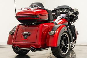 TUK 2021 CVO Tri-Glide Naranja Atardecer y Negro Disponible para Venta en 2023 2024 2025 con Rendimiento Completo - Product Image 6