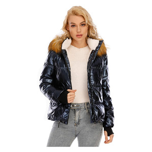 Veste à capuche pour femmes avec cordon de serrage réglable Manteau oversize pour femmes avec look streetwear - Product Image 1