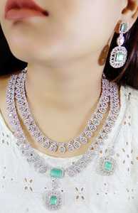 ชุดสร้อยคอทรงหยดน้ำตาที่สง่างามพร้อมต่างหูที่เข้าคู่กันสำหรับชุดเจ้าสาวและในโอกาสเทศกาลที่มีหินประกาย - Product Image 4