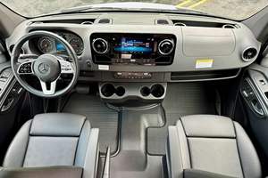 Sprinter 2500 Tiffin Cahaba 4x4 2020, Conversión a Camper, Tracción en las 4 Ruedas, Diferencial Central Bloqueable, ~1,300 Millas - Product Image 5