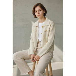 Chaqueta de Punto Texturizada para Hombre con Botones Dorados, Detalle de Doble Bolsillo, Cuello Polo y Mangas Largas - Product Image 3