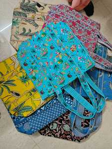 Bolso de lona acolchado con parche para el hombro, bolso de algodón con estampado a mano, Floral, ecológico, sostenible, para compras, playa, bohemio, bolso de fin de semana - Product Image 4