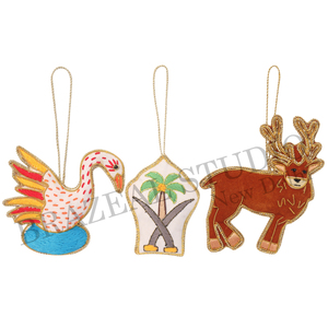 Adornos Navideños Personalizados de Terciopelo Satinado Bordado a Mano de Brazeal Studio, Ecológicos, con Camellos, Caballitos de Mar y Estrellas - Product Image 3