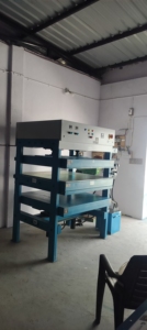 เครื่องอัดแผ่นพลาสติกรีไซเคิลอัตโนมัติสำหรับงานอุตสาหกรรม ผลิตภาพผลิตสูง สำหรับ PP/PE และ PVC ขนาด 1 ม. x 1 ม. - Product Image 4