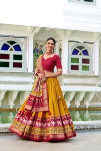 Tushar Diseñador Estampado de seda Lehenga Choli Colección clásica de bodas con retoque de encaje - Product Image 4