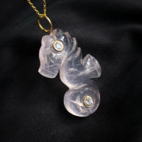 Pendentif en pierre précieuse naturelle en quartz rose en forme d'hippocampe, argent 925 plaqué or, double incrustation de pierres, pendentif tendance, bijoux de charme