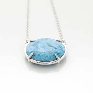 Collier de fiançailles, de mariage ou de fête en argent sterling plaqué rhodium fait à la main avec un opale serti en bélière de 12 à 16 mm - Product Image 4