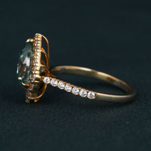 Anillo de Compromiso de Oro de 18KT Elegante para Mujer, Diamante de Corte de Pera Azul Clásico con Ajuste de Halo, Diamante Creado en Laboratorio, Certificado IGI - Product Image 5