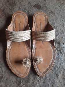 Zapatilla de cuero hecha a mano personalizada y calzado de cuero hecho de cuero real 100% para reventa en marrón claro - Product Image 6