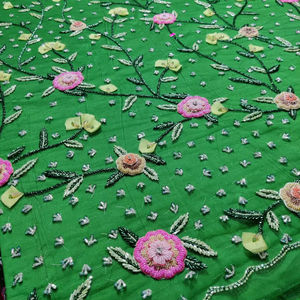 ผ้าตาข่ายปักลูกปัดหรูหราทำมือจากอินเดีย ดีไซน์ใหม่ ระบายอากาศได้ดี เหมาะสำหรับชุดงานเลี้ยง ชุดแต่งงานสำหรับผู้หญิง เทคนิคการผลิตแบบไม่ถักทอ - Product Image 1