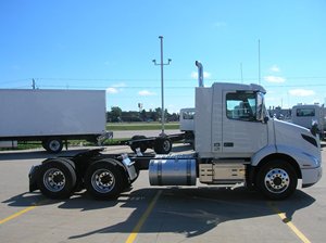 NUOVISSIMO VOLVO VNR64T300 2026 12.8L 6 Cilindri Diesel 455CV Motore Tipo D13 6x4 Trasmissione AMT Guida a Sinistra - Product Image 2