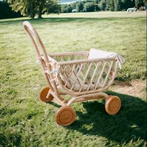 Meubles d'artisanat de poupée en rotin fabriqués à la main berceau de poupée lit pour tout-petits semblant de jouets en peluche poupée Miniature prix de gros - Product Image 5