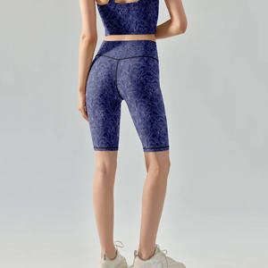 Entraînement de compression taille haute avec ceinture élastique et design de poche à imprimé floral Short de sport pour femme PAR AMAZING INDUSTRIES - Product Image 3