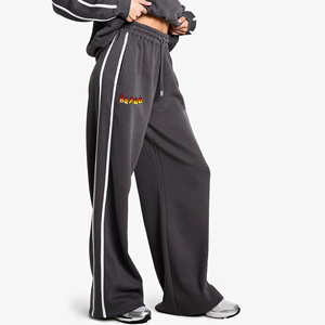 Pantalones de chándal de invierno bordados personalizados OEM, pantalones de chándal holgados de pierna ancha de forro polar de algodón, pantalones básicos con paneles laterales de nailon - Product Image 1