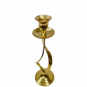 เชิงเทียนโลหะคุณภาพสูง เพิ่มความอบอุ่น ความลึกซึ้ง และความสง่างามให้กับพื้นที่ต่างๆ คุณภาพที่ทนทานทำให้เป็นตัวเลือกการตกแต่งที่มีคุณค่า - Product Image 4