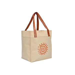 Bolsas de yute al por mayor hechas a mano con cuidado ecológico Bolsa De yute espaciosa y versátil con asas de cuero genuino para la venta - Product Image 1