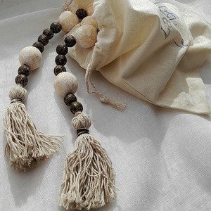 Guirlande de saison magnifiquement conçue avec des perles artificielles de double tonalité et de taille, idéales pour décorer les cadres de table ou de porte. - Product Image 2