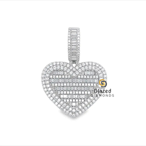 Bijoux fins pendentifs en forme de coeur entièrement buste en or blanc 10kt et diamants ronds brillants et taille baguette cultivés en laboratoire - Product Image 4