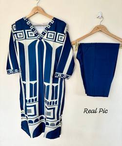 NOUVEL ARRIVAGE EN MOUSSELINE DE SOIE IMPRIMÉ NUMÉRIQUE TOP BAS ENSEMBLE FESTIVE WEAR COULEUR BLEUE PRIX DE GROS VÊTEMENT ETHNIQUE - Product Image 2