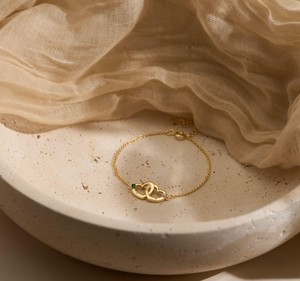 สร้อยข้อมือเงินแท้ 925 ชุบทอง 18K แบบมินิมอล สไตล์คริสเตียน ประดับหินประจำเดือนเกิด รูปหัวใจสลักชื่อ ของขวัญเพื่อนสนิท ดีไซน์เชื่อมต่อกัน - Product Image 3