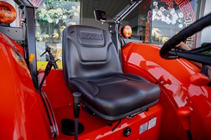 Tractor Agrícola Kubota M6040 de 60HP 4WD, Tractor Diésel para Preparación de Terrenos, Cultivo y Trabajo Agrícola - Product Image 4