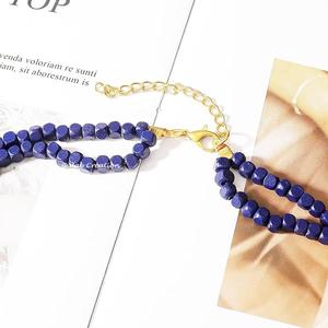 Collier ras du cou à 3 couches en bois bleu de style Boho Bijoux de mode personnalisés pour femmes Design d'inspiration africaine - Product Image 5