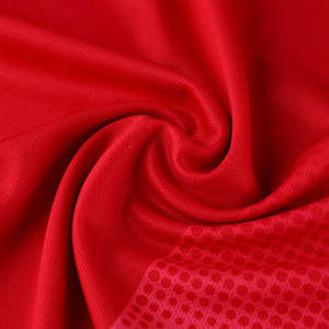 เสื้อฟุตบอลผ้าโพลีเอสเตอร์ระบายอากาศสำหรับผู้ใหญ่เสื้อฟุตบอลแห้งเร็วสีพื้นผ้า100% ดีไซน์ตามสั่ง - Product Image 6