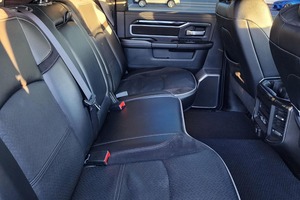 Ram 2500 Laramie Night Crew Cab 4x4 Hemi V8 Power, propre et d'occasion, modèle 2022 - Product Image 5