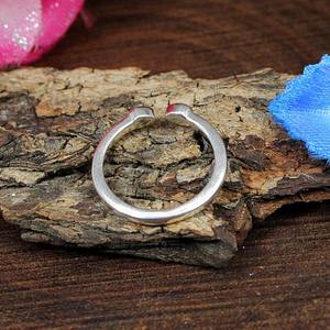 Vente en gros de bagues minimalistes en argent sterling 92.5 plaquées rhodium et or avec pierre de zircon taillée en platine, matériau principal pour les promesses - Product Image 2