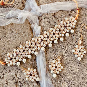 Conjunto de Joyería Kundan de Estilo Tradicional Rajasthani Imprescindible, Chapado en Plata de Acero Inoxidable con Cristales y Pedrería - Product Image 1