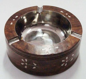 Cendrier en bois décoratif pour la maison le plus vendu fabriqué en Inde sur Offre Spéciale - Product Image 1