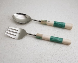 Cuillères de service plates en acier inoxydable plaquées or avec manche en résine pour mélanger et cuire la salade - Product Image 6