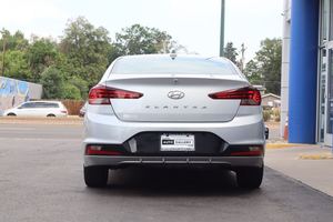 Assez utilisé 2019 Hyun-dai Elantra SEL - Product Image 4