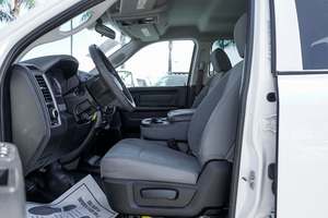 Coches LIGERAMENTE USADOS a la venta RHD/LHD 2019 RAMn- Pickup 1500 Classic 4x4 Tradesman - Product Image 5