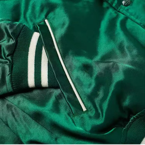 แจ็กเก็ตบอมเบอร์กันลมของผู้ชายเสื้อแจ็คเก็ตผ้าซาตินสไตล์เบสบอลผ้าซาตินขนแกะสำหรับฤดูหนาวออกแบบโลโก้ได้ตามต้องการ - Product Image 3