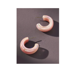 Pendientes de resina y latón Pendientes de tuerca chapados en oro con incrustaciones de ajuste Fábrica al por mayor para fiestas - Product Image 6