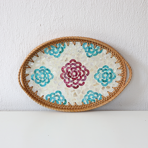 Bandeja de mimbre con forma de flor ovalada, bandeja de servicio de perla Madre, hecha a mano, vietnamita, artesanal, respetuoso con el medio ambiente - Product Image 1