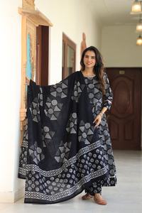 Conjunto de Kurta de Tela de Algodón Estampada a Mano para Mujer, Diseño Tradicional Anarkali de Diseñadores Indios, Vestido Negro para Fiesta - Product Image 5