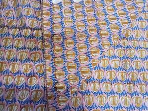 Tissu en coton imprimé floral indien pour la fabrication de robes et de tissus à coudre pour la décoration intérieure en vente - Product Image 3