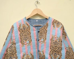 Chaqueta Acolchada de Algodón Indio Hecha a Mano con Estampado de Bloques, Estilo Boho, para Mujer, Reversible, Manga Larga, Dos Bolsillos Delanteros, Estampado de Tigre - Product Image 4
